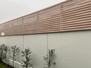 Wood-look aluminium cladding and fencing
