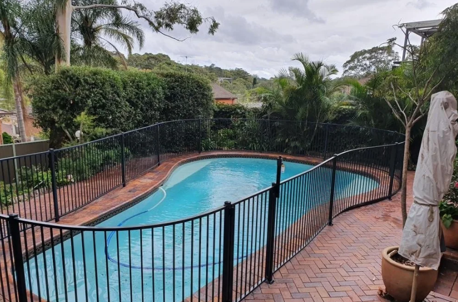 Flat Top Pool Fence