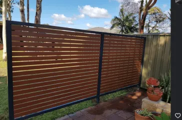 Wood-look aluminium slat fencing